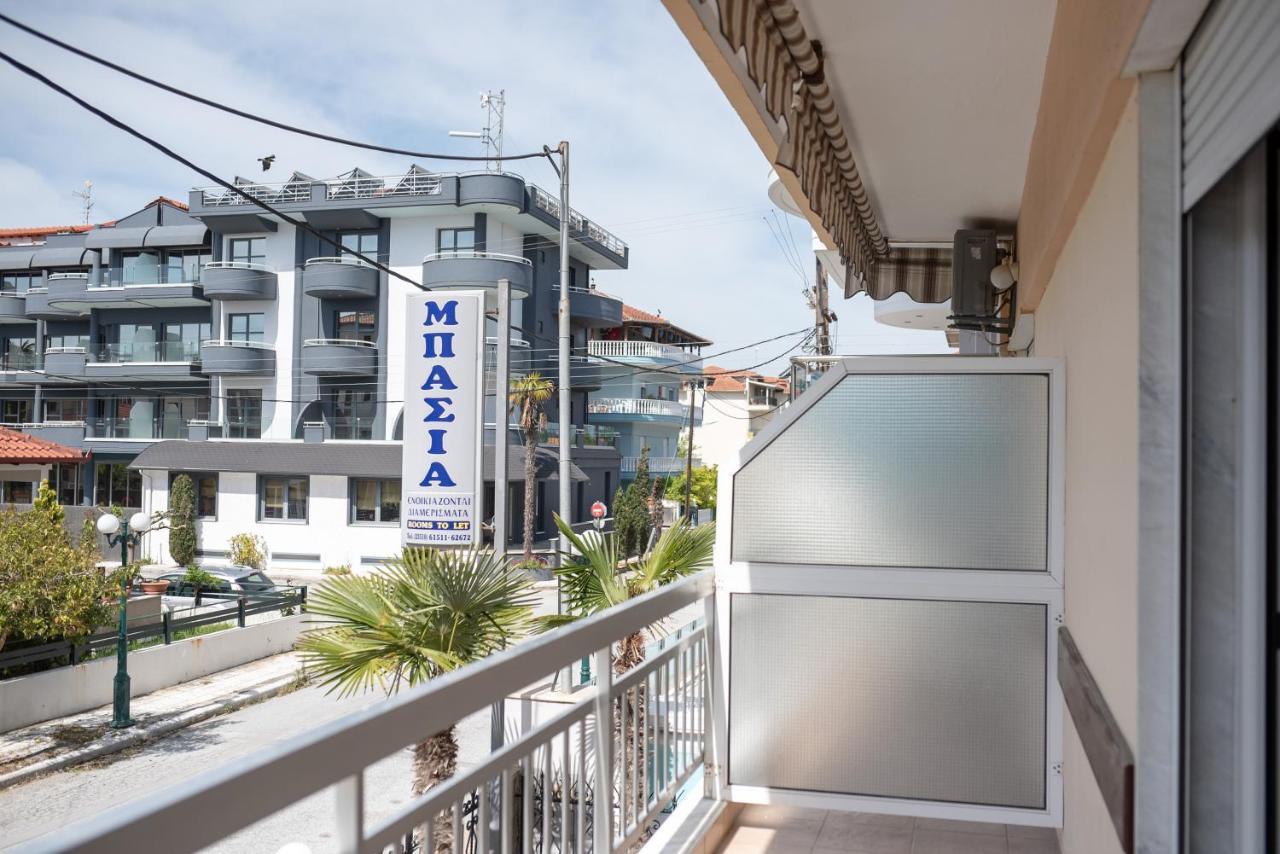 Μpasias Apartments Paralía Eksteriør billede